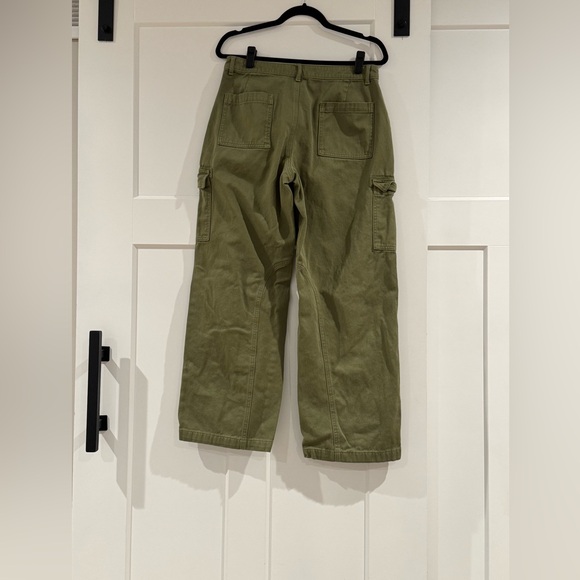 Women’s Green Cargo Pants - Picture 2 of 7